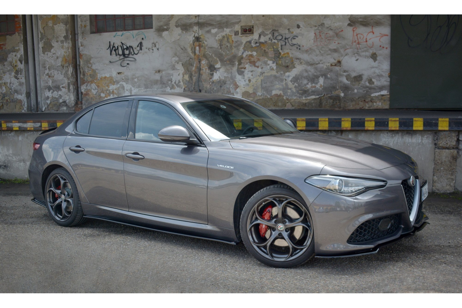 DOKŁADKI PROGÓW ALFA ROMEO GIULIA VELOCE