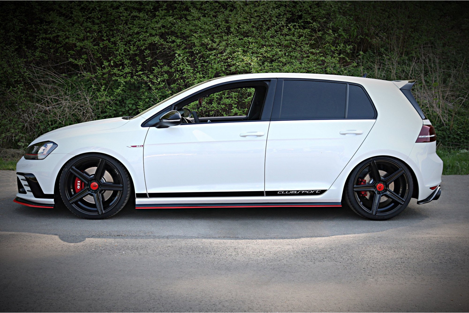 DOKŁADKI PROGÓW VW GOLF Mk7 GTI CLUBSPORT