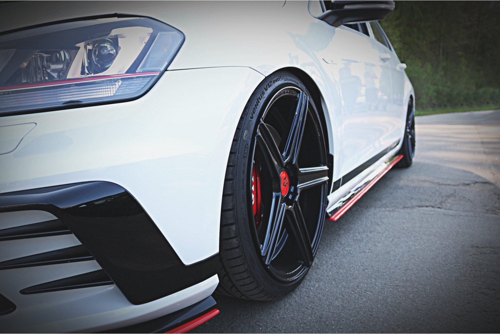 DOKŁADKI PROGÓW VW GOLF Mk7 GTI CLUBSPORT