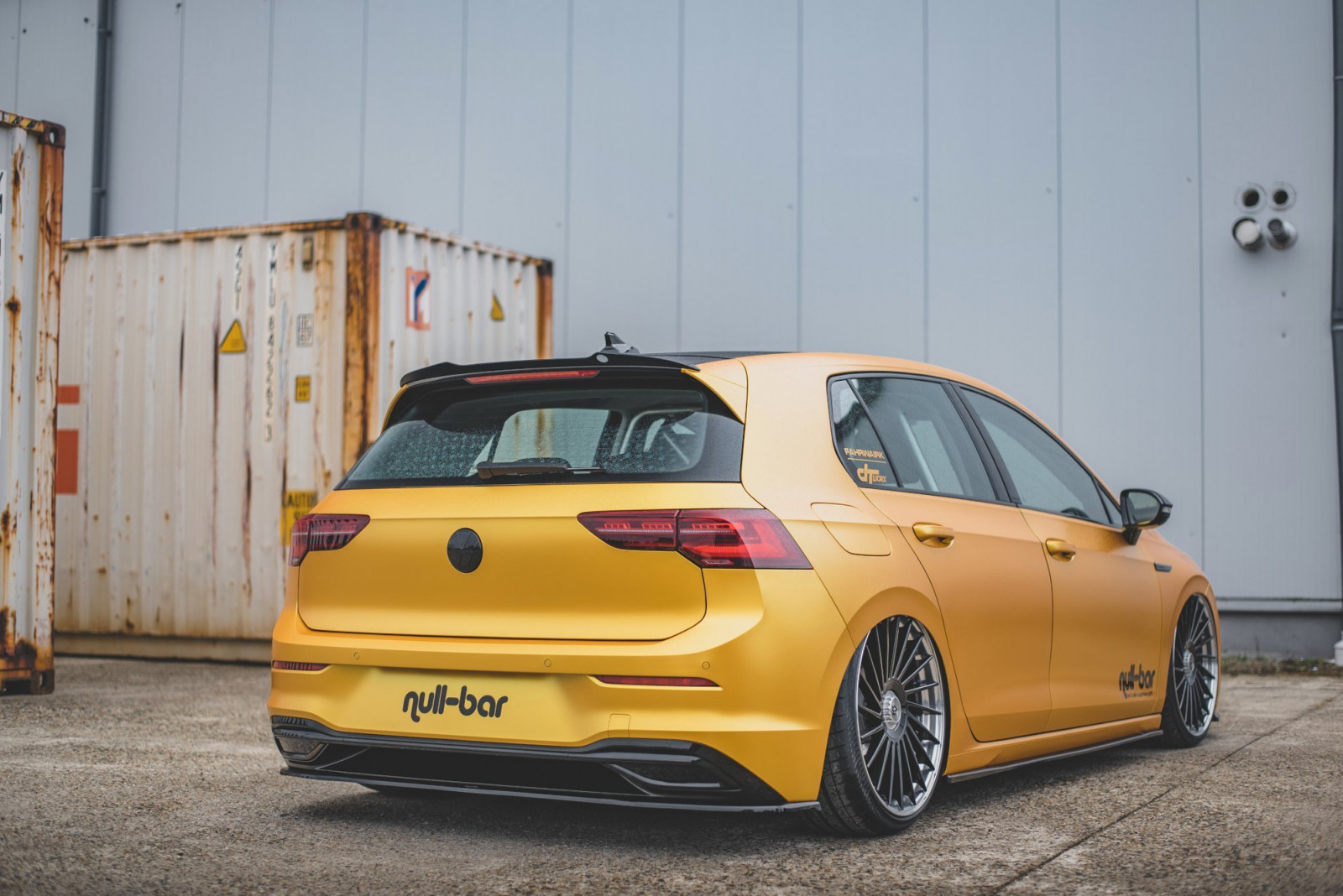 Splitter Tylny Środkowy VW Golf 8 