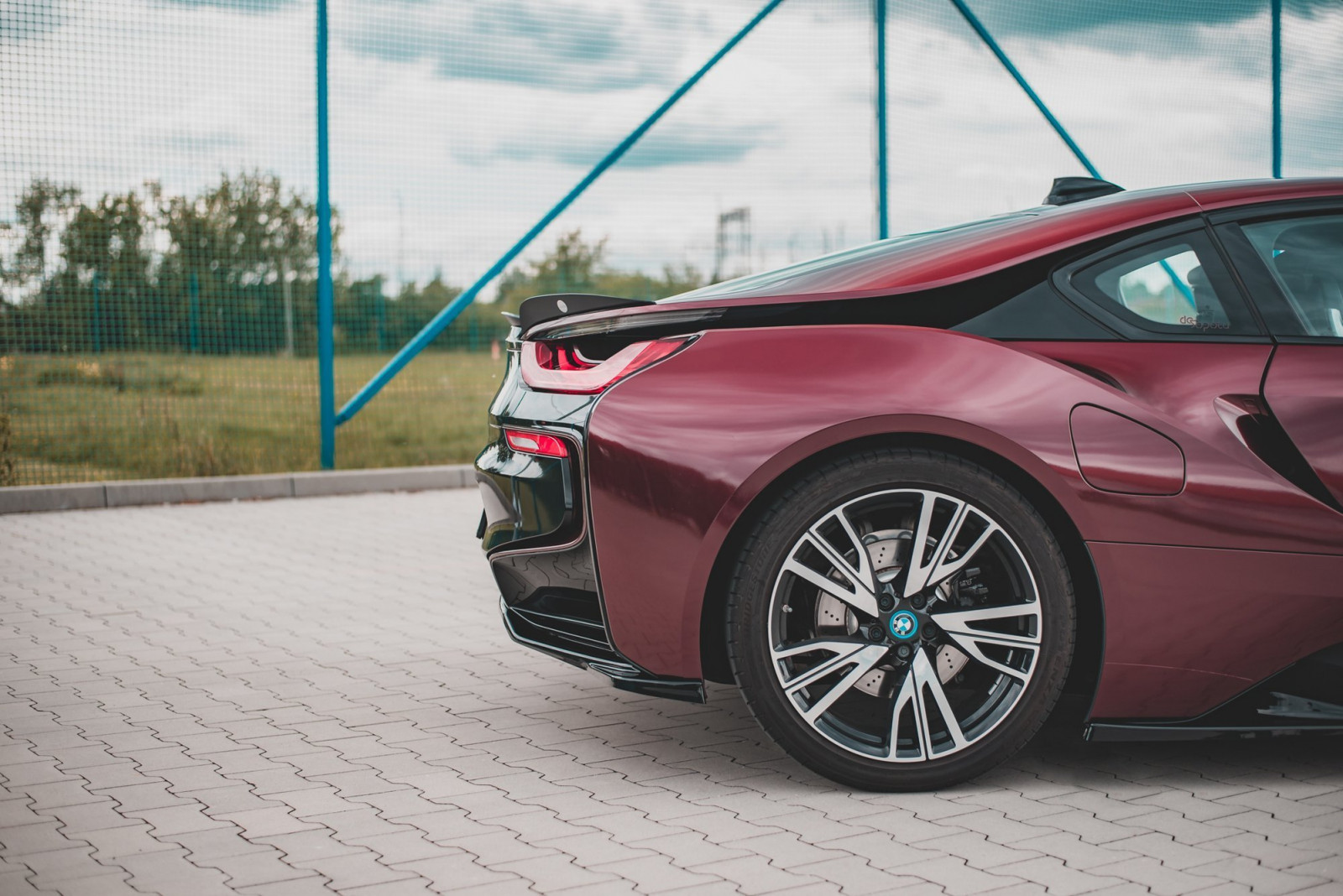 Splitter Tylny Środkowy BMW i8