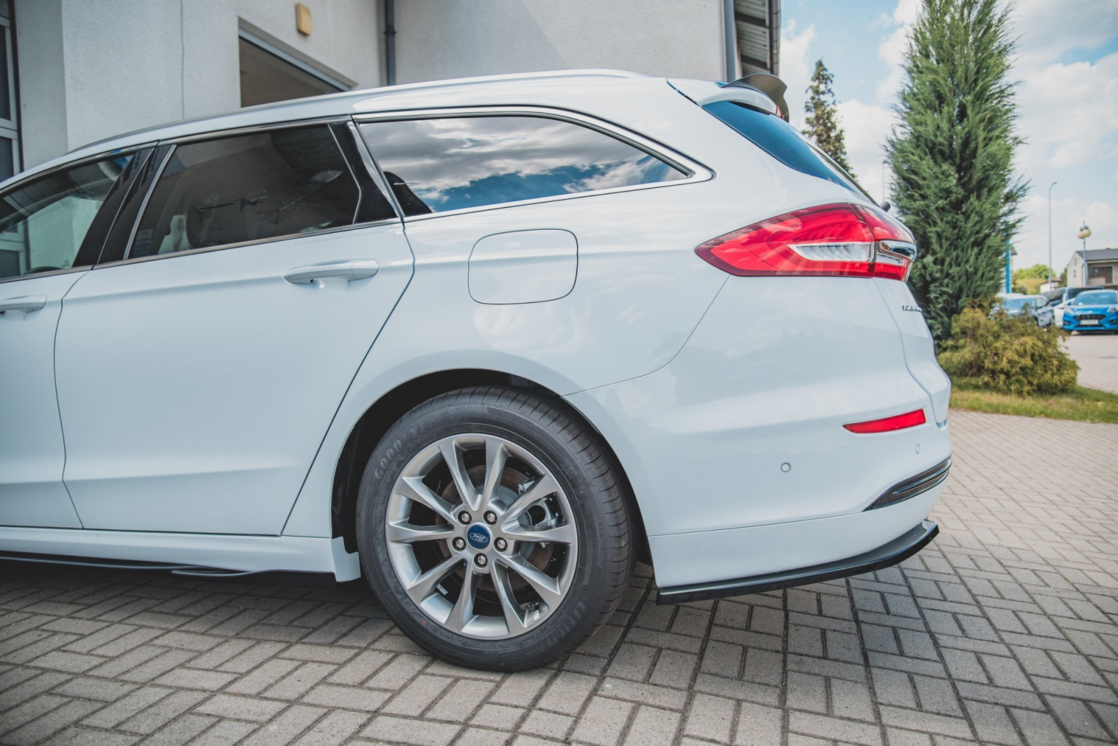 Splitter Tylny Środkowy Ford Mondeo Estate Platinium Mk5 Facelift