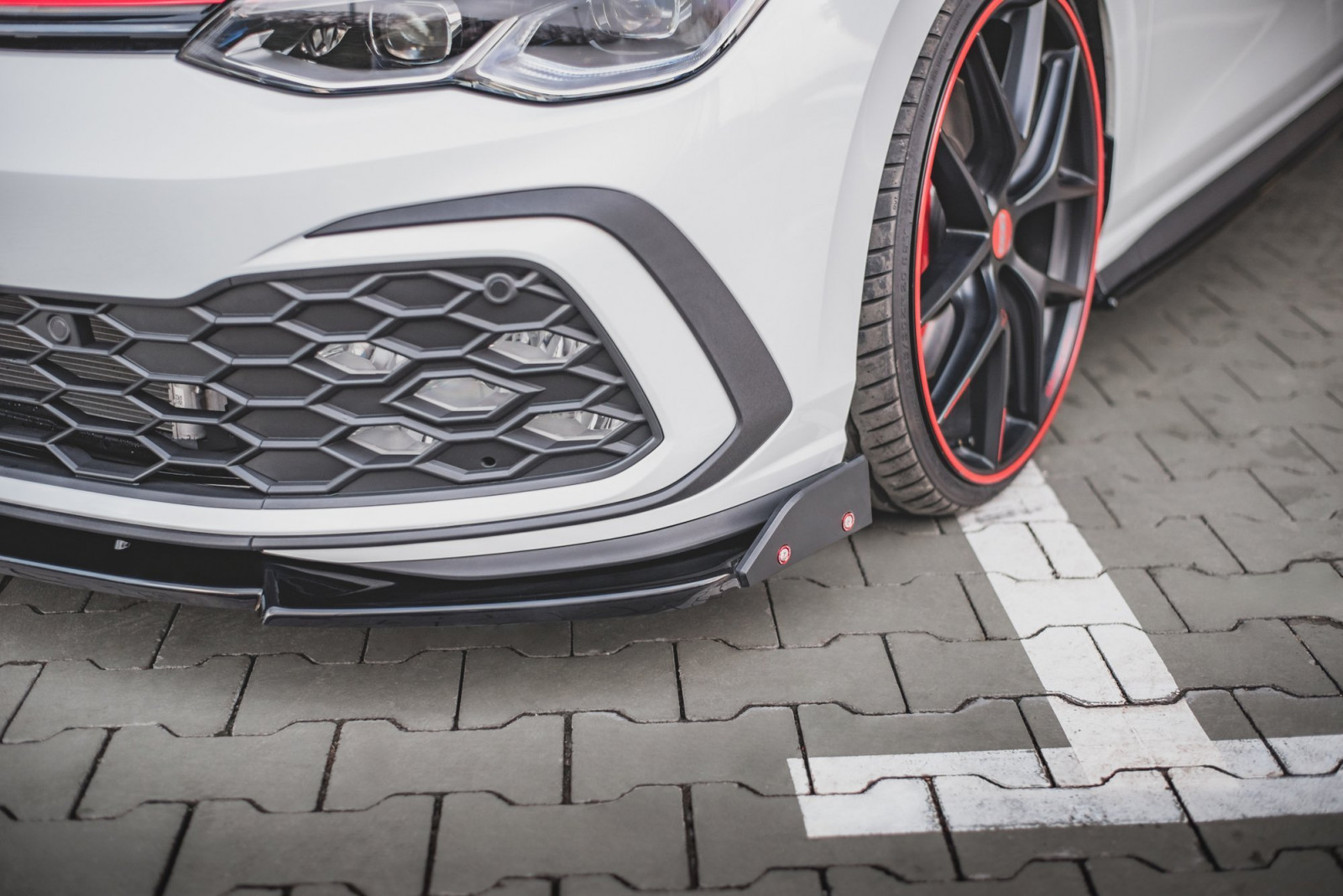 Splitter Przedni + Flaps V.3 Volkswagen Golf 8 GTI