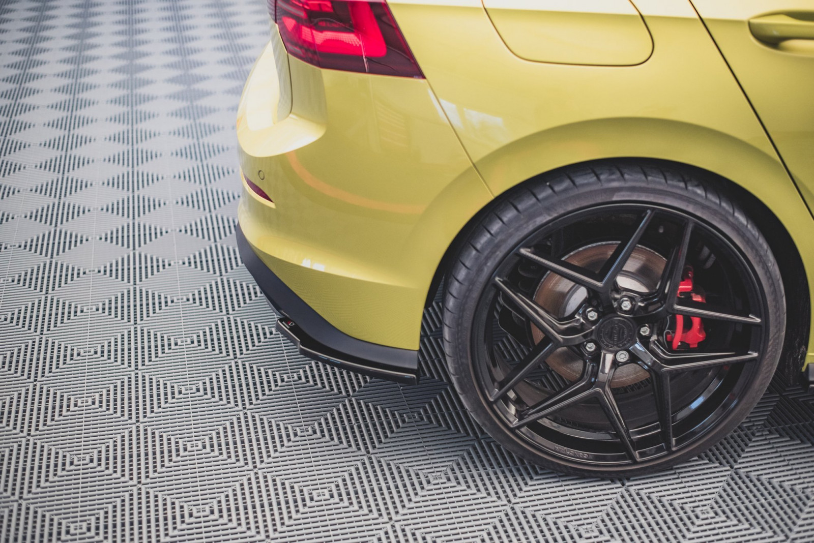 Splittery Tylne Boczne V.2 Volkswagen Golf 8 GTI Clubsport