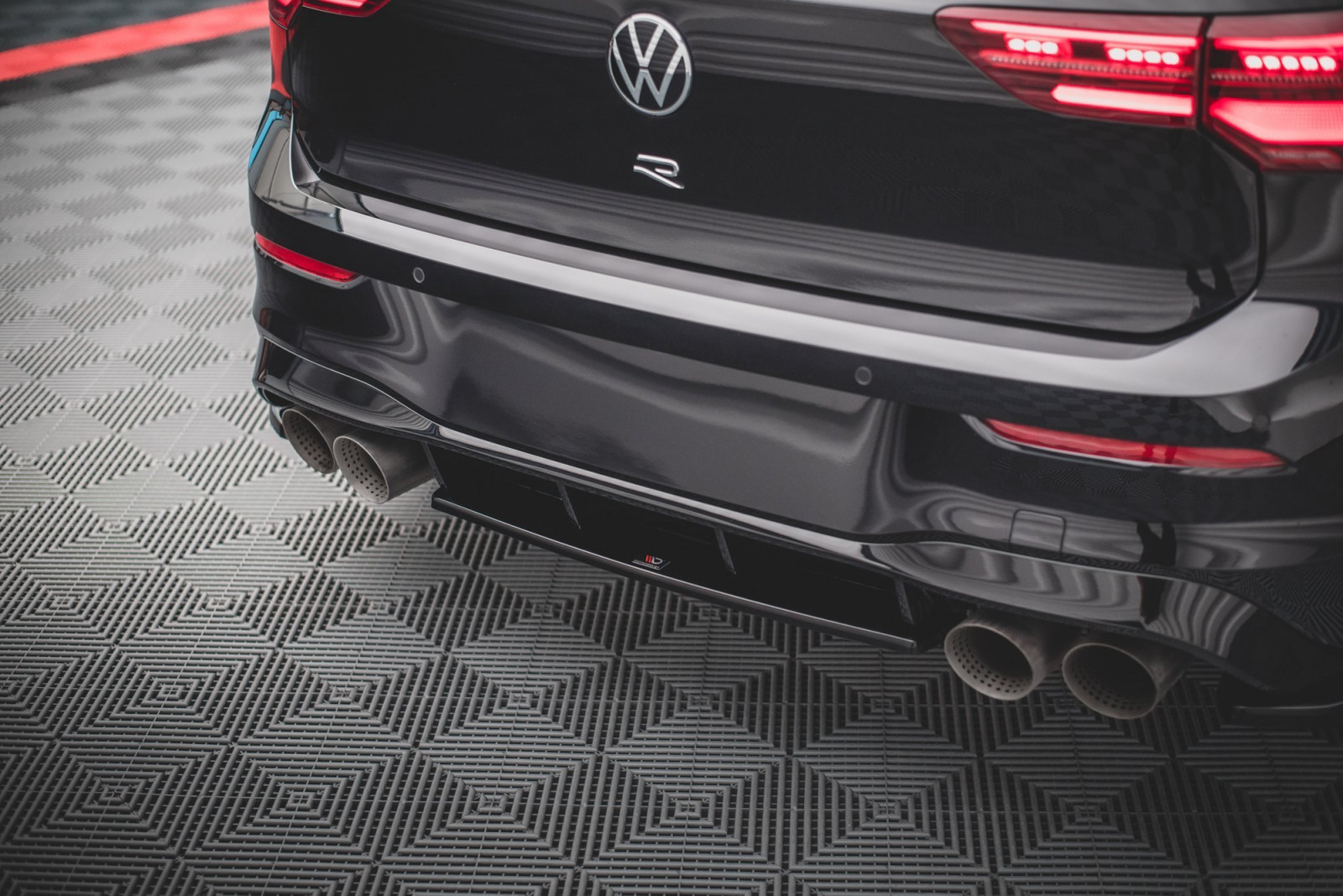 Splitter Tylny Środkowy Volkswagen Golf R Mk8