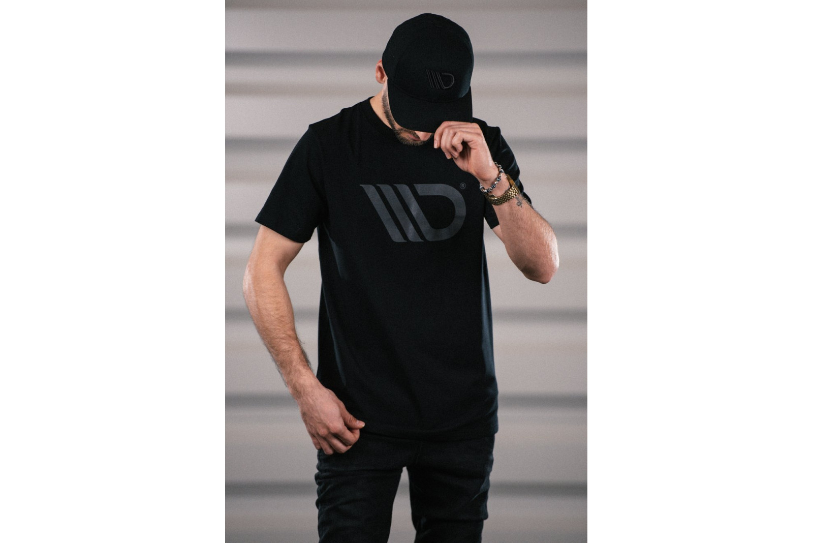 Męski t-shirt czarny z szarym logo