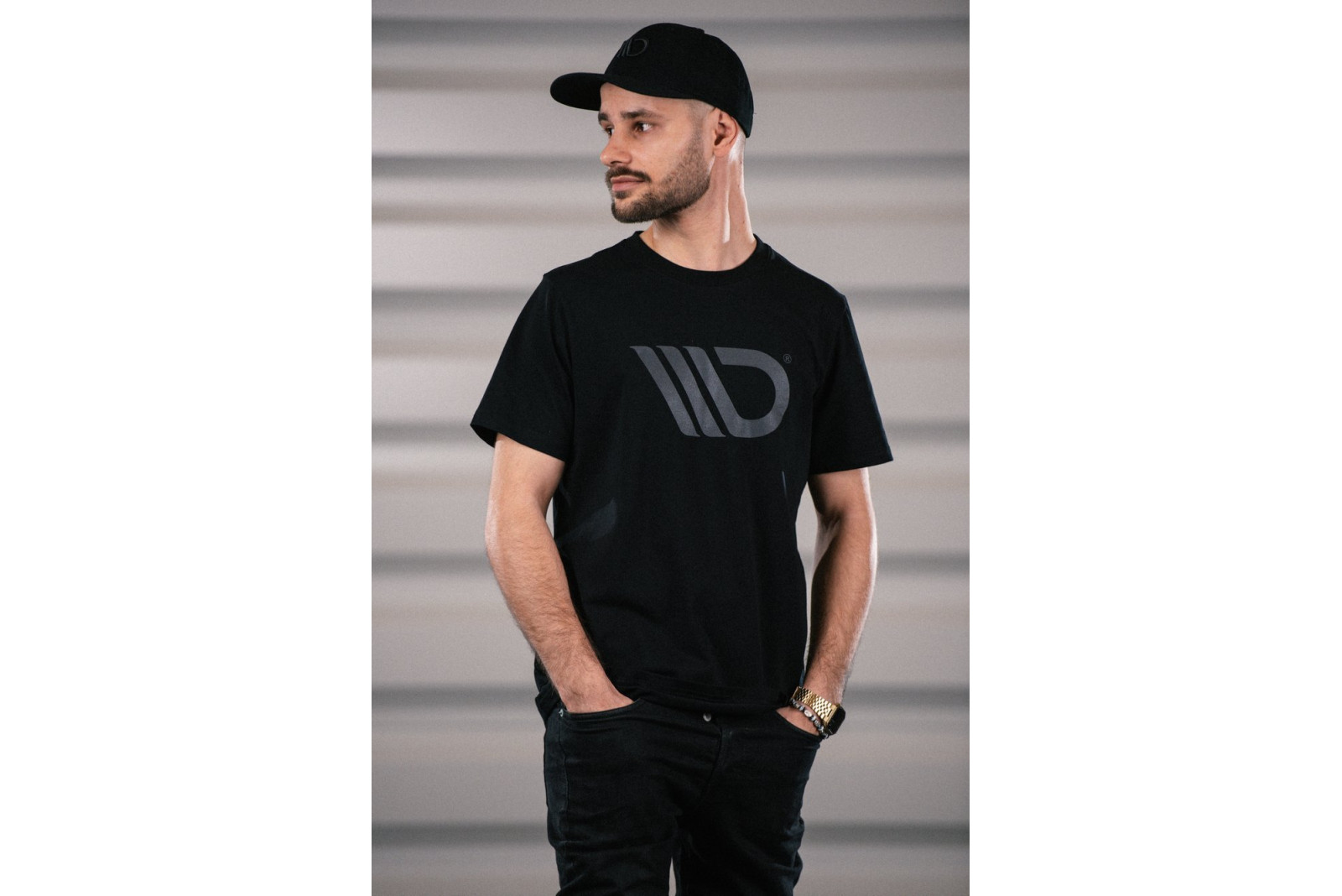 Męski t-shirt czarny z szarym logo