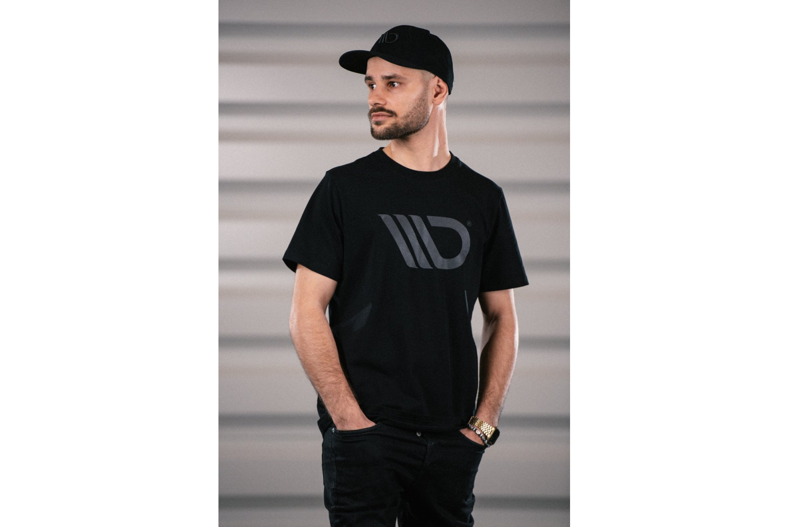 Męski t-shirt czarny z szarym logo