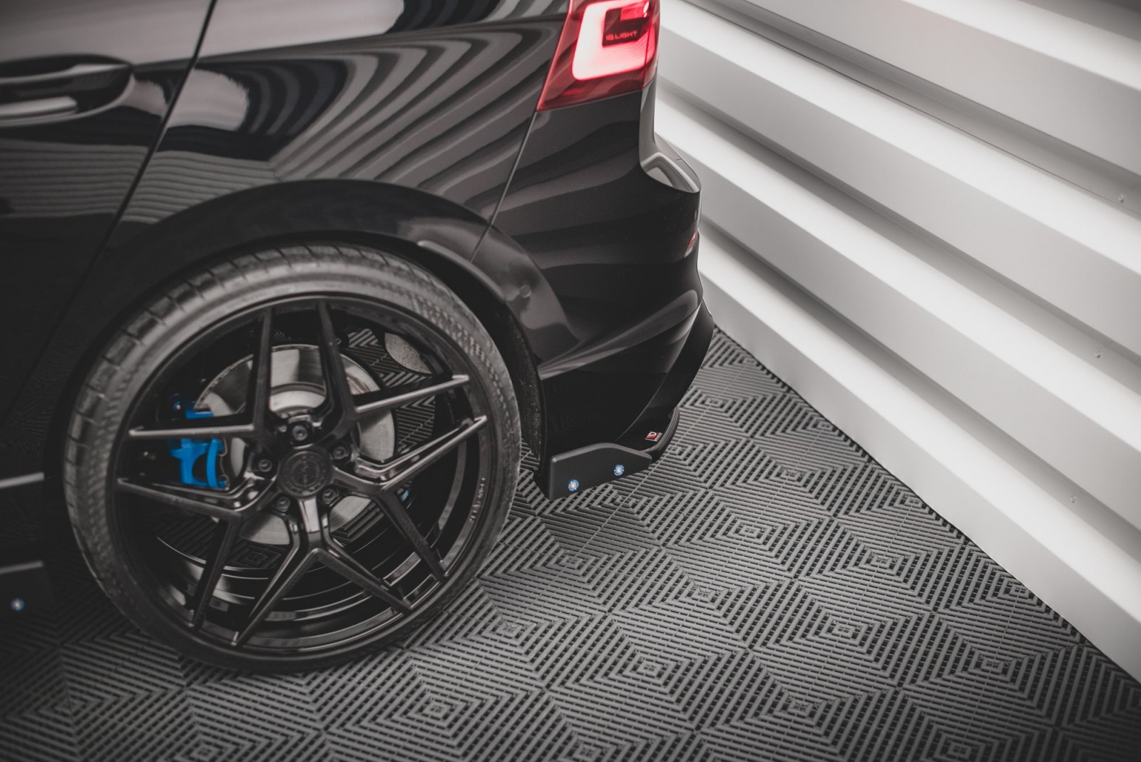 Splittery Tylne Boczne + Flaps V.2 Volkswagen Golf R Mk8