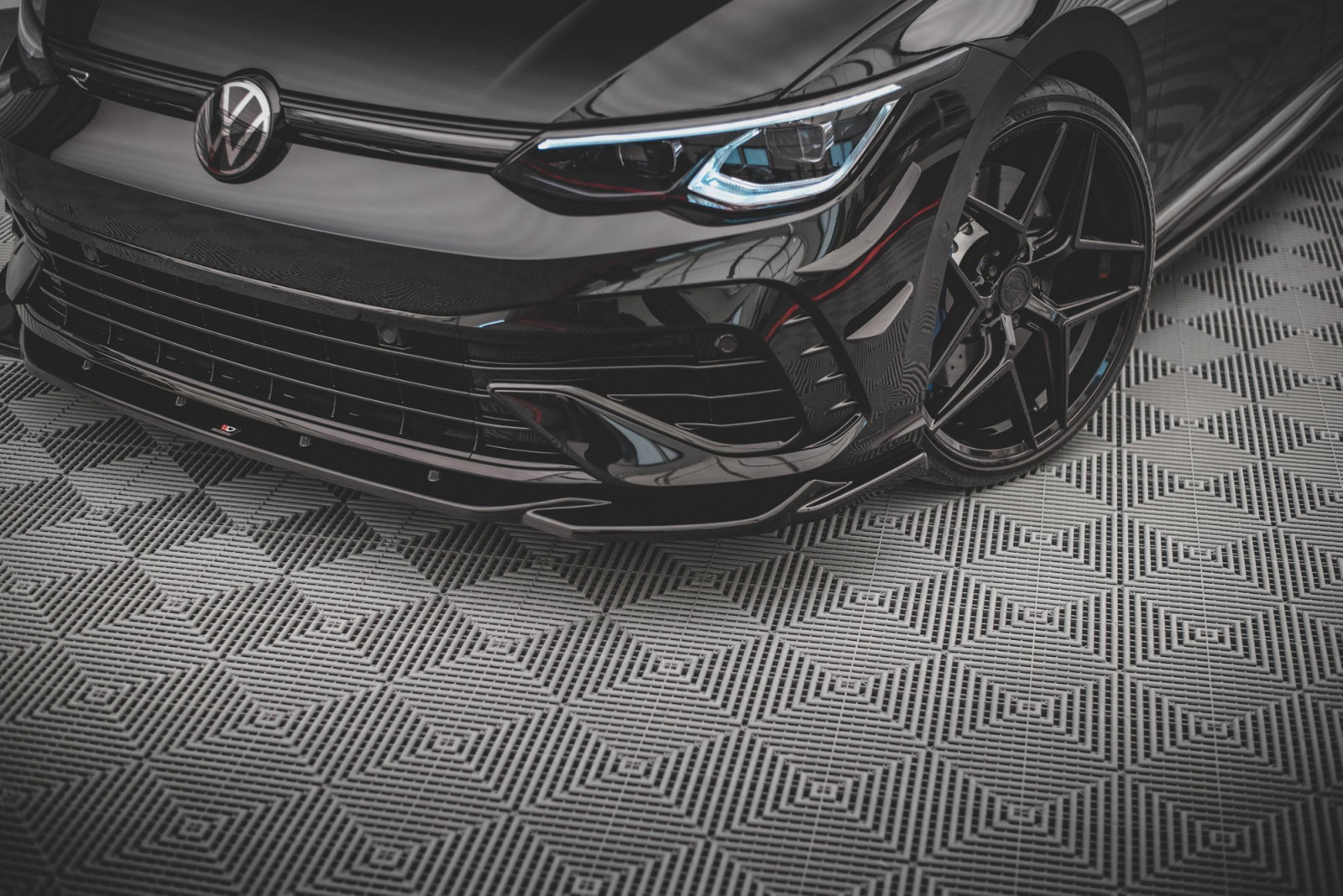 Splitter Przedni V.4 Volkswagen Golf R Mk8