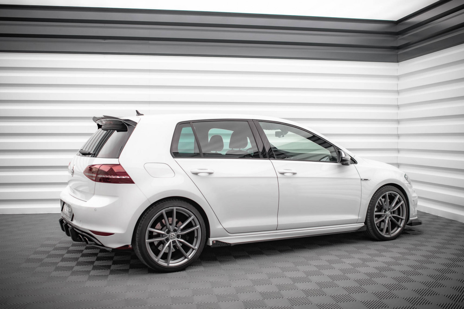 Dokładki progów Street Pro + Flaps Volkswagen Golf R Mk7