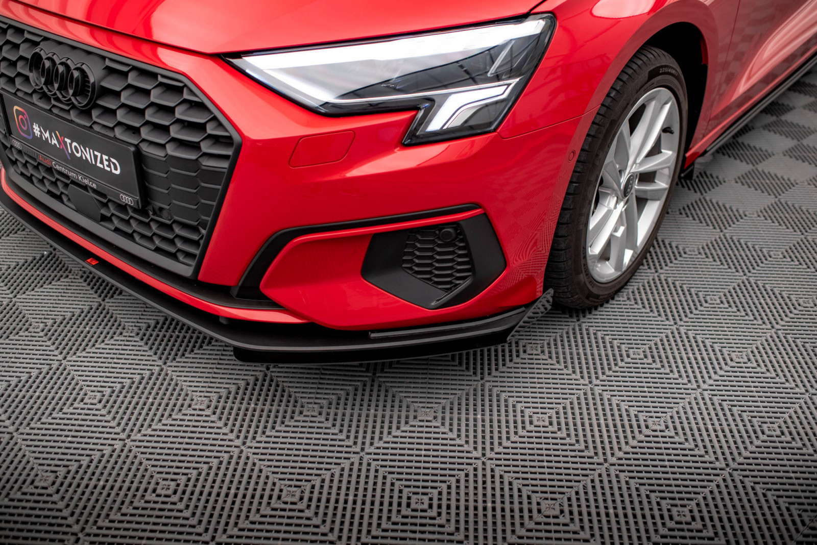 Splitter Przedni Street Pro + Flaps Audi A3 8Y