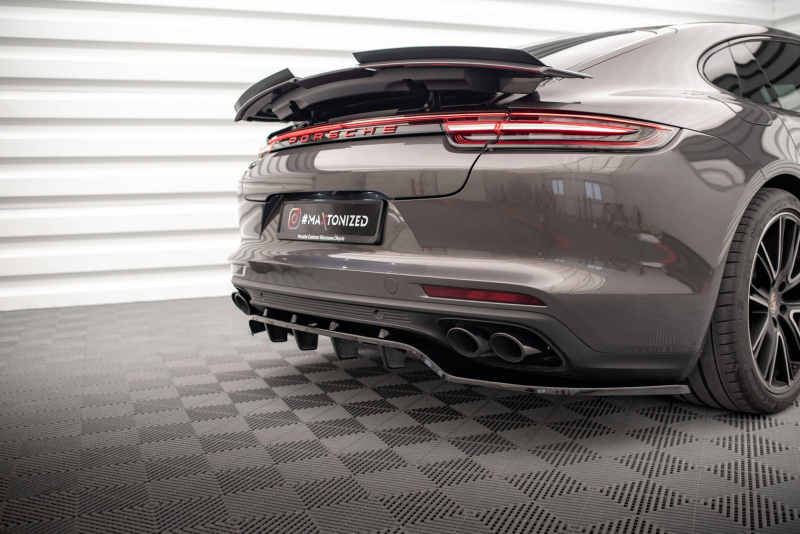 Splitter Tylny Środkowy (Z Dyfuzorem) Porsche Panamera E-Hybrid 971