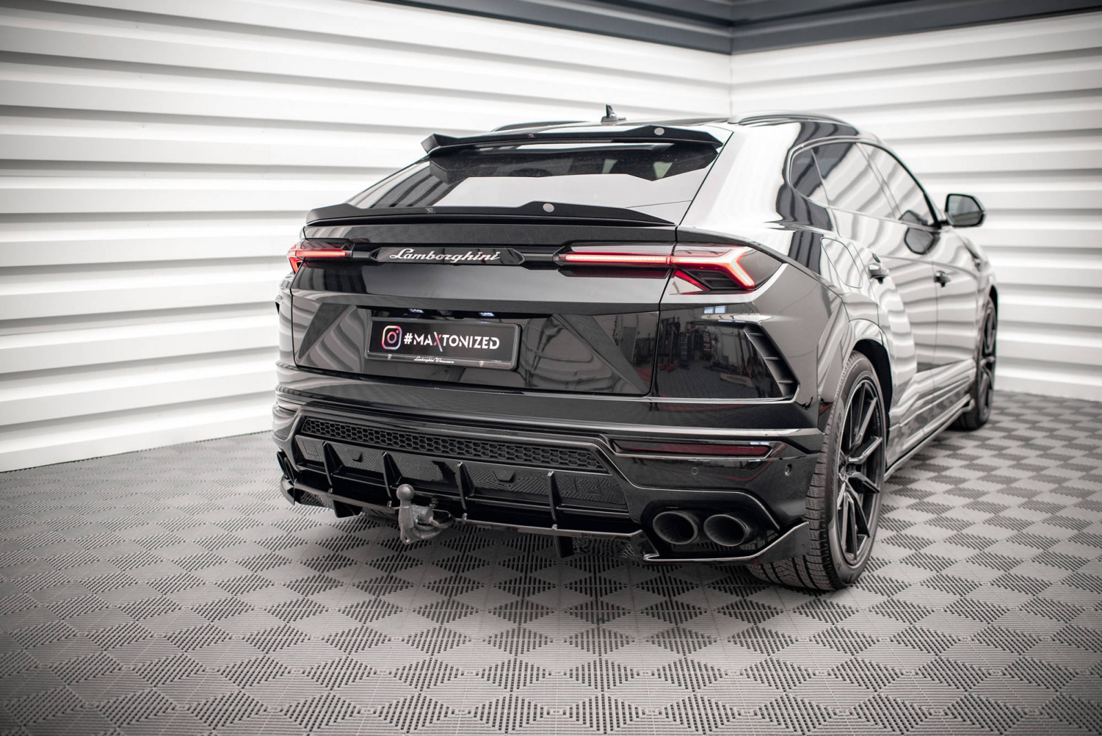 Splitter Tylny Środkowy (Z Dyfuzorem) Lamborghini Urus Mk1