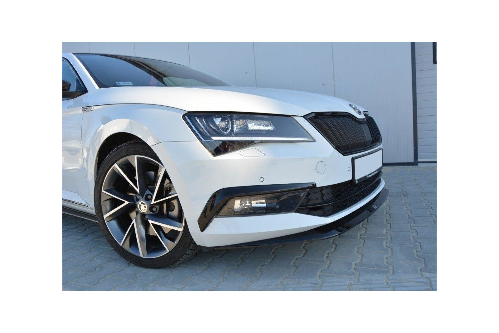 Splitter Przedni V.1 Skoda Superb Mk3