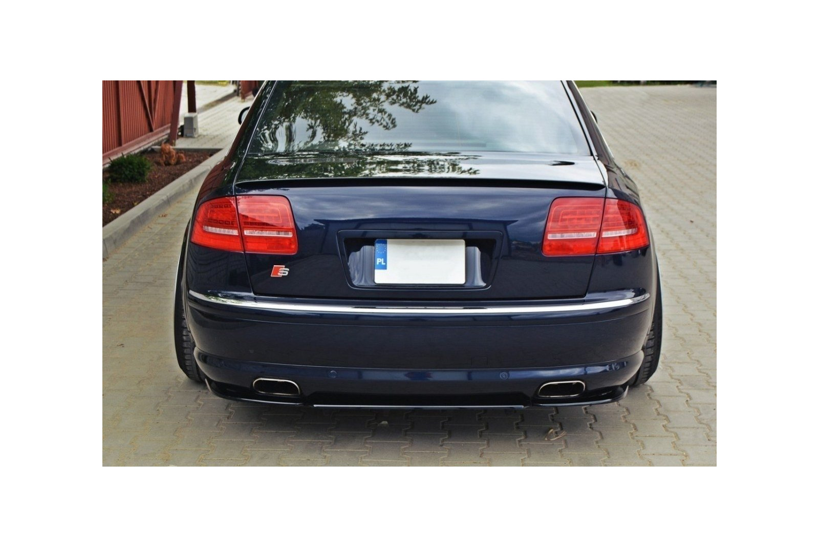 Splitter Tylny Środkowy Audi S8 D3 (with vertical bars)