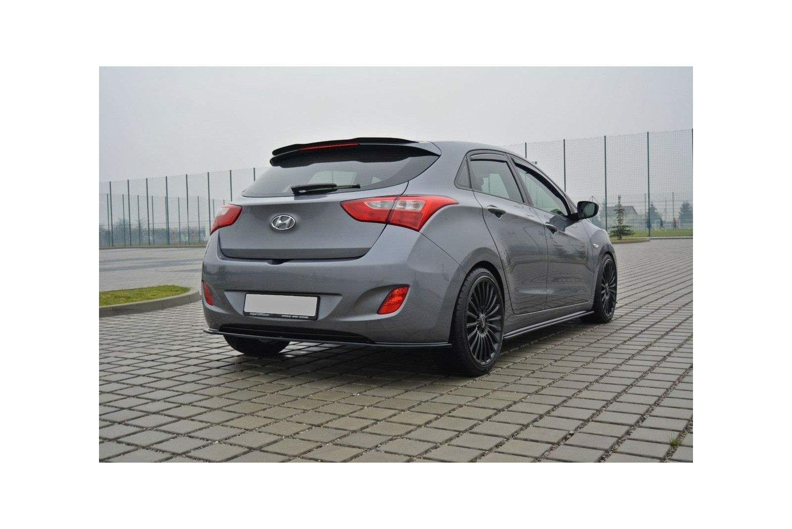 Splitter Tylny Środkowy Hyundai i30 mk.2